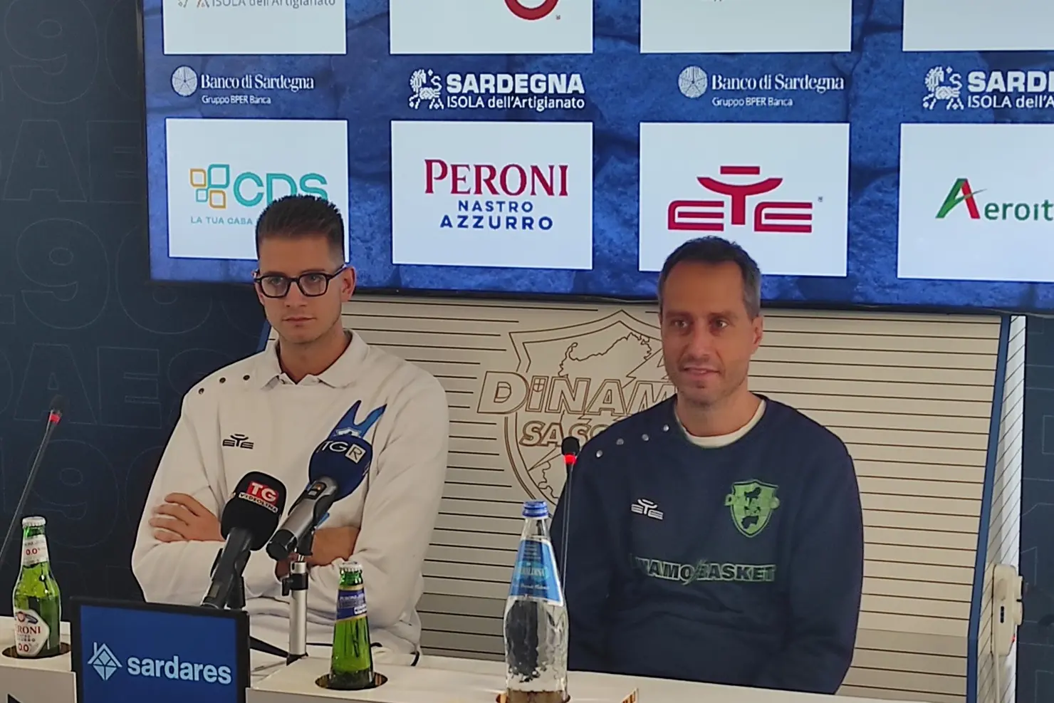 L'ala Andrea Mezzanotte e il coach Massimo Bulleri (foto G. Marras)