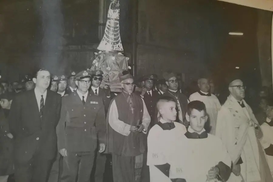 La prima processione con la Madonna di Loreto a Sinnai (foto concessa da Antioco Cappai)