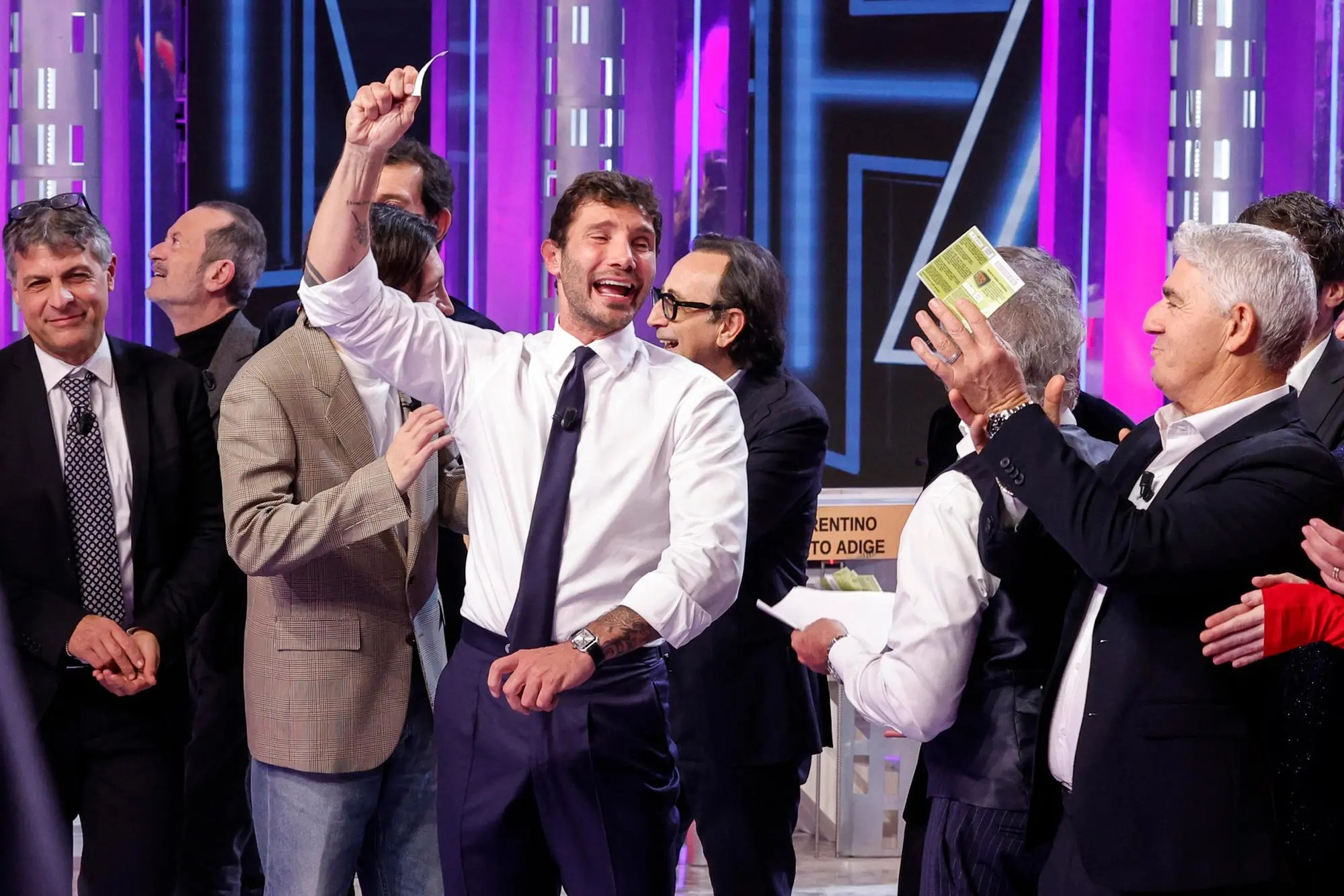 Stefano De Martino al Teatro delle Vittorie durante la trasmissione &quot;Affari tuoi - Speciale Lotteria Italia&quot; (Ansa)