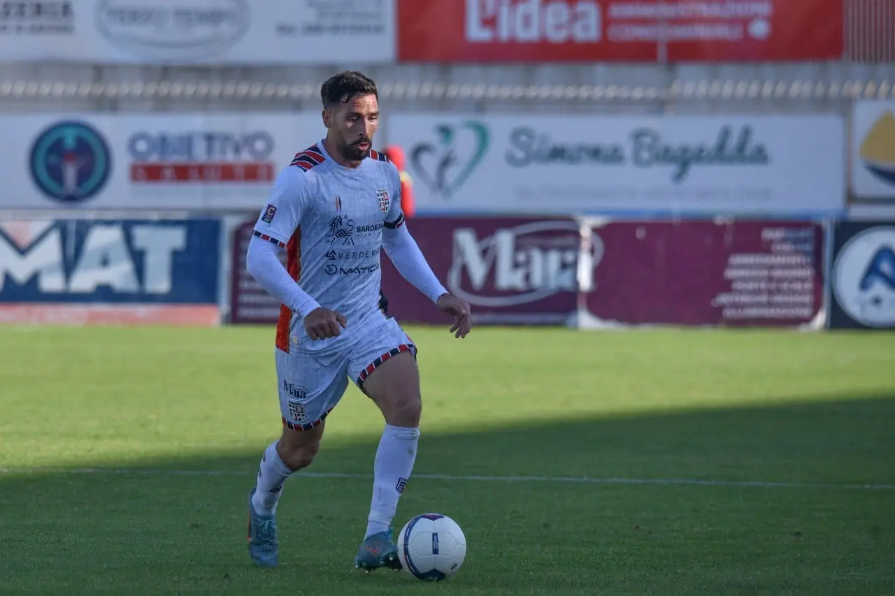 Il difensore Mario Mercadante (foto Torres-A. Sanna)