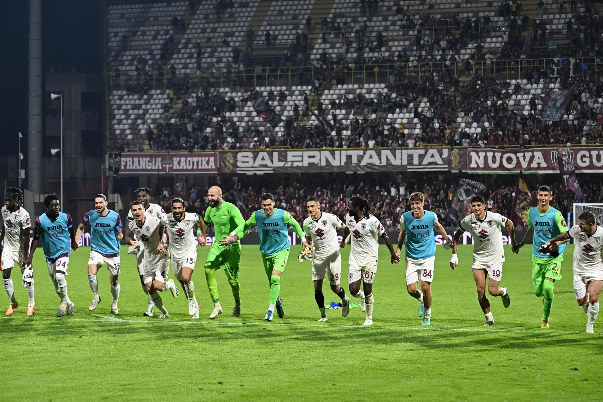 Torino's players celebrate for the victory at the end of the Italian Serie A soccer match US Salernitana vs Torino FC at the Arechi stadium in Salerno, Italy, 18 September 2023. ANSA/MASSIMO PICA