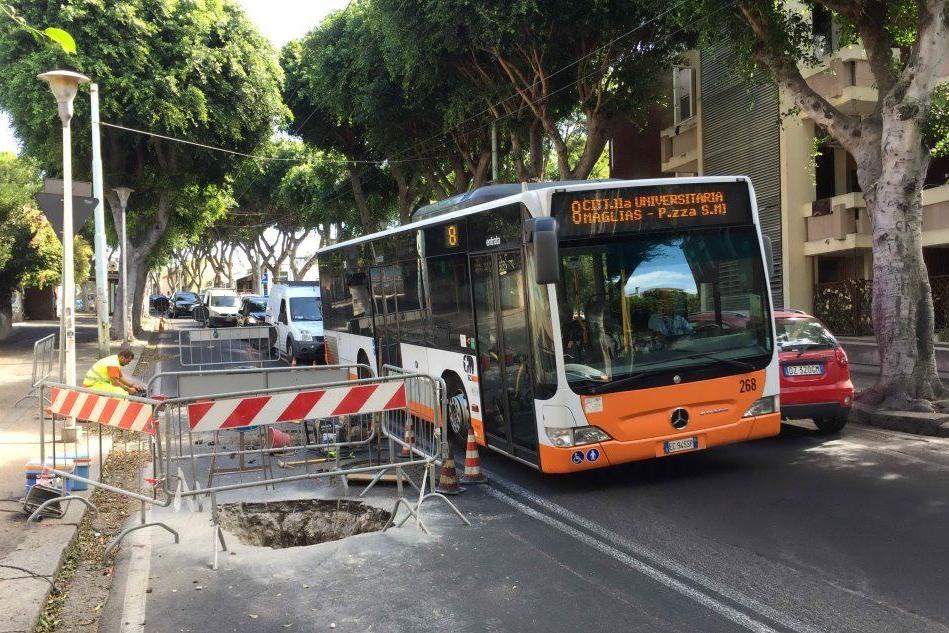 Cagliari: lavori in viale Merello, traffico fortemente rallentato