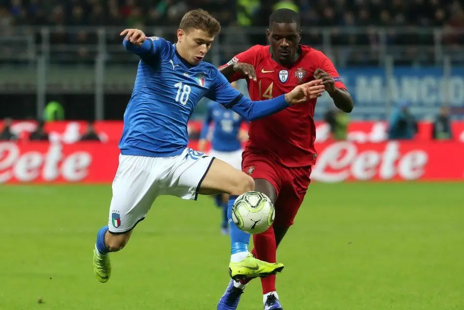 Barella in azione (Ansa)
