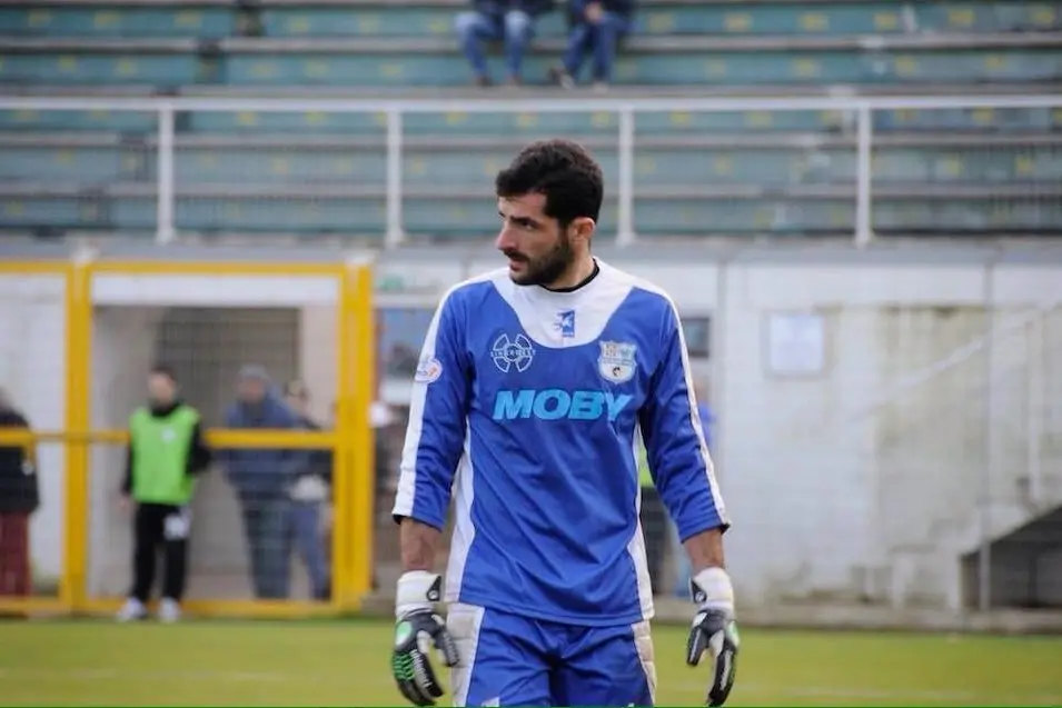 Giuseppe Saraò con la maglia dell'Olbia Calcio (foto concessa)