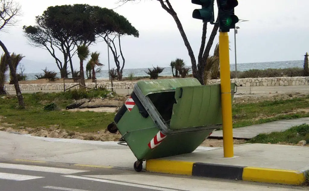 Gli effetti del forte vento al Poetto