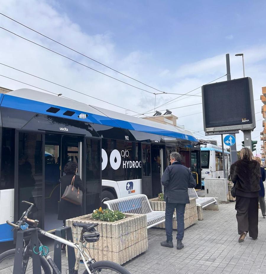 Arrivano i bus a idrogeno, zero emissioni e costi più bassi