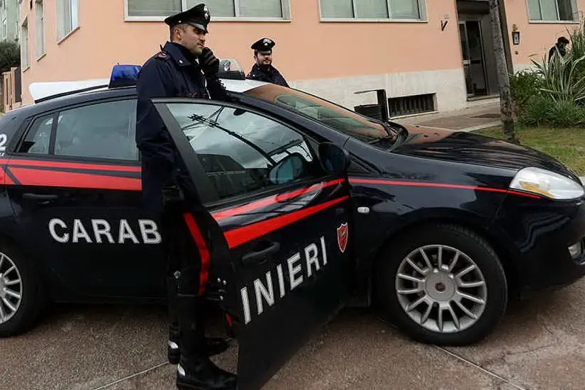Una pattuglia dei carabinieri (archivio)