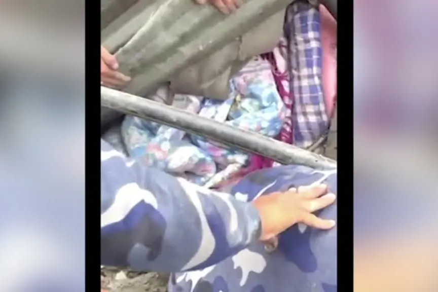 Nepal, salvata bambina di sei anni intrappolata nel fango