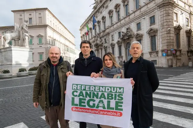 Sostenitori del referendum (foto Ansa)
