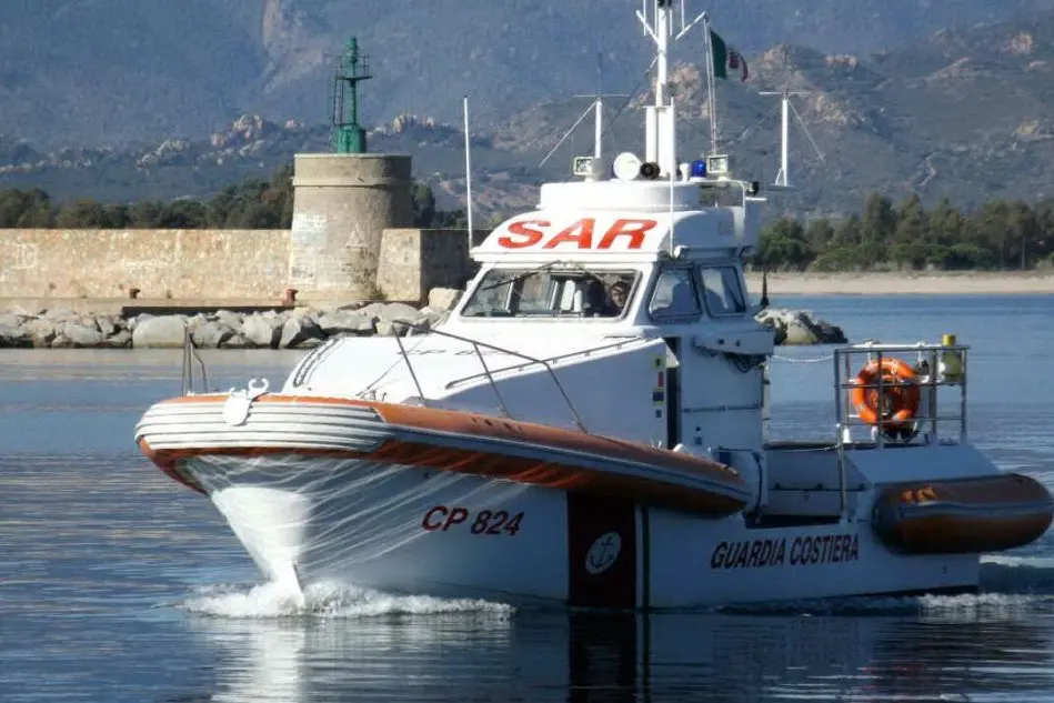 La motovedetta di Arbatax (foto Roberto Secci)