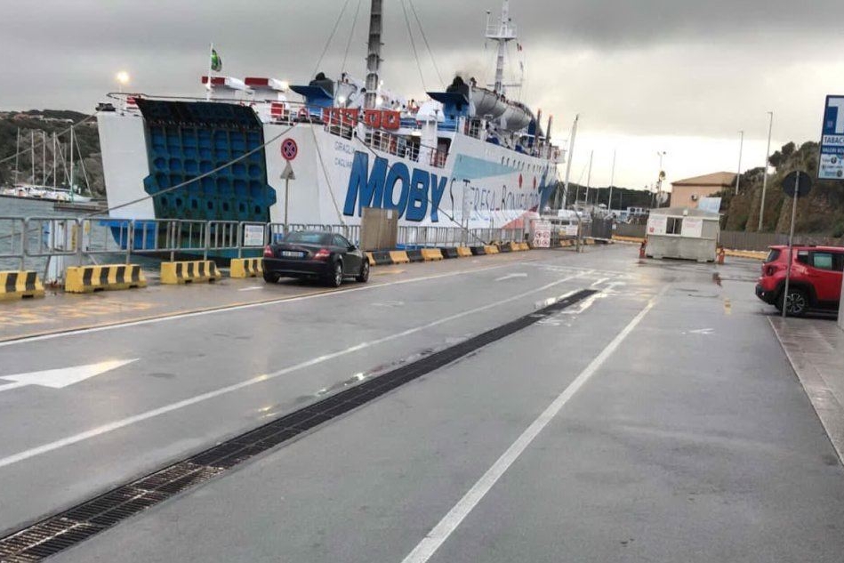 Maltempo, bloccata a Santa Teresa la nave Moby diretta a Bonifacio