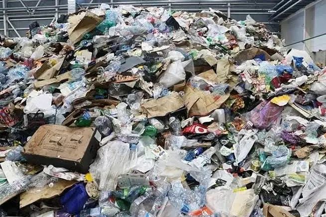 Rifiuti (Foto concessa dal Comune)