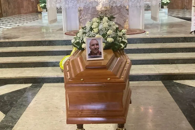 The coffin of Davide Calvia (mp)