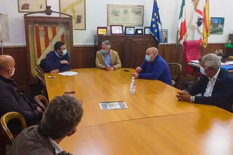 Il senatore Carlo Doria all'incontro con il sindaco Mario Conoci (foto Fiori)