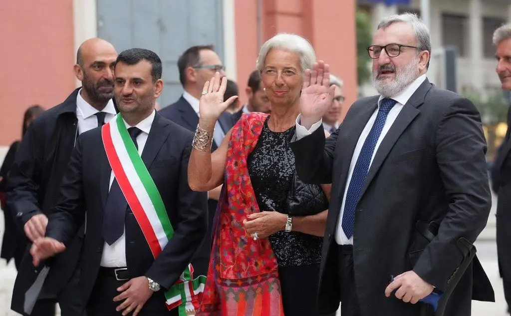 Christine Lagarde tra il sindaco di Bari Antonio Decaro e Michele Emiliano