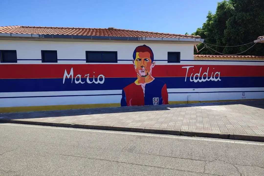 Il murale realizzato lo scorso anno in onore di Mario Tiddia