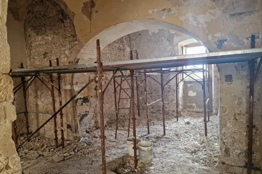 L'inizio dei lavori nel convento francescano a Ittiri (foto Tellini)