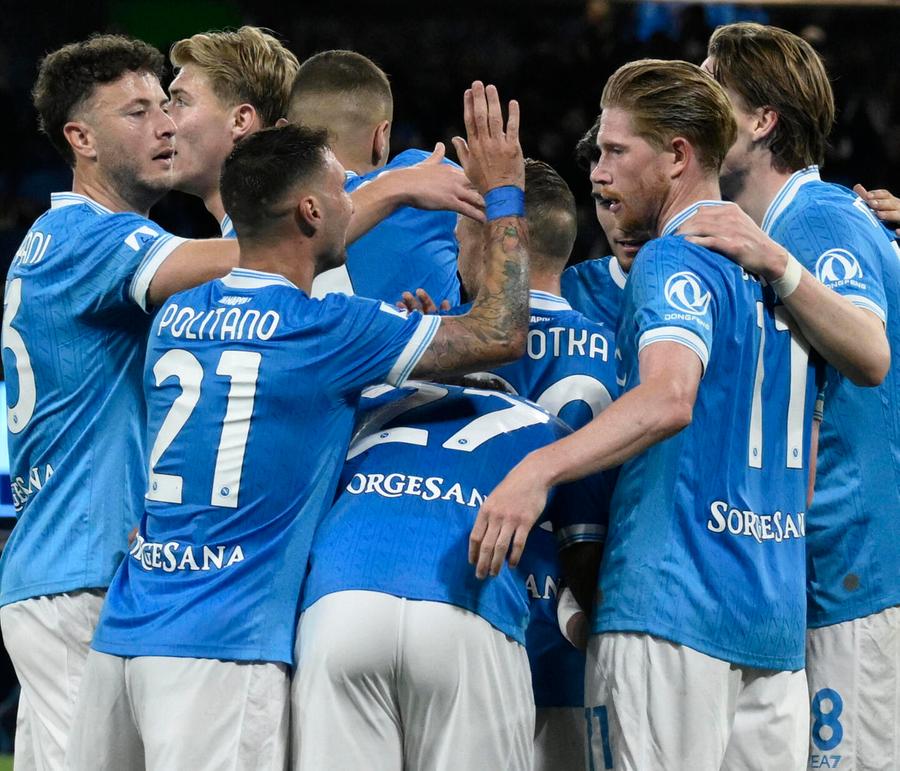 Il poker del Napoli, la Cremonese affonda