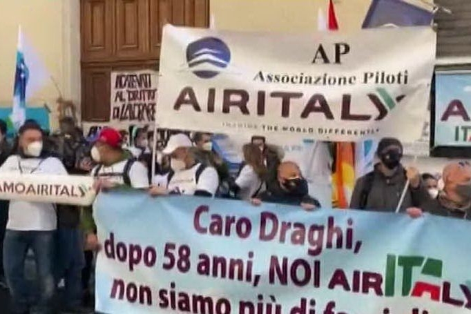 Lavoratori di Air Italy al sit-in sui trasporti: &quot;Non fateci morire&quot;