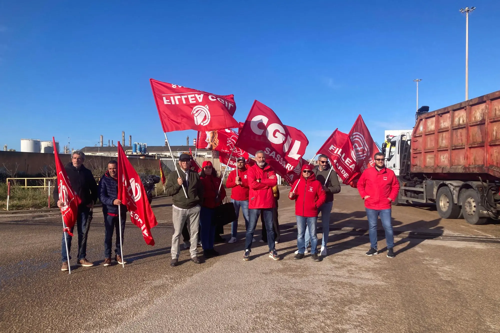 Il sit-in a Porto Torres (foto Pala)