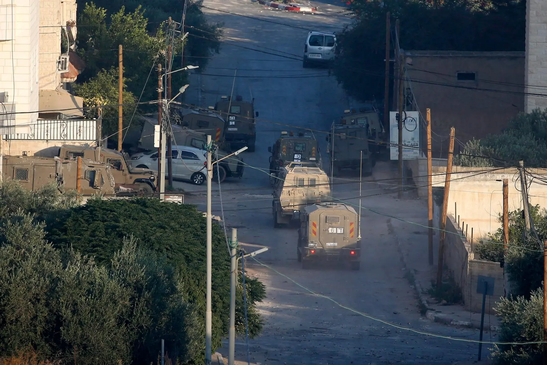 Mezzi militari israeliani a Jenin (Ansa)