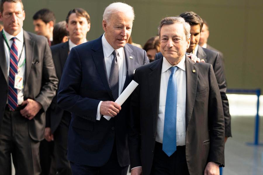 Mario Draghi con Joe Biden (Ansa)
