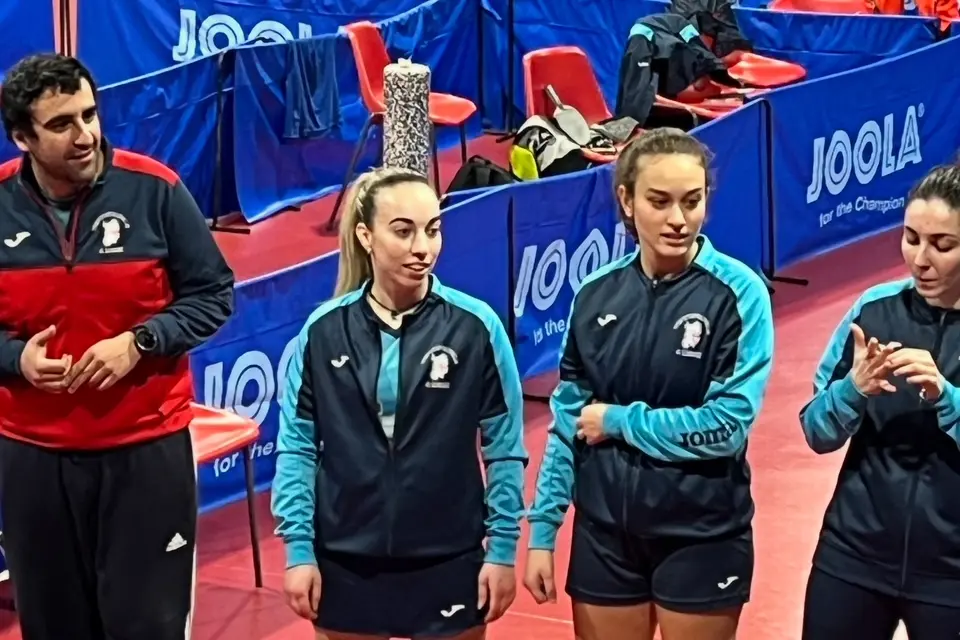 La formazione del Quattro Mori impegnata stasera in Polonia, da sin. il coach Stefano Curcio, Arianna Barani, Miriam Carnovale, Tania Plaian (foto M.C.)