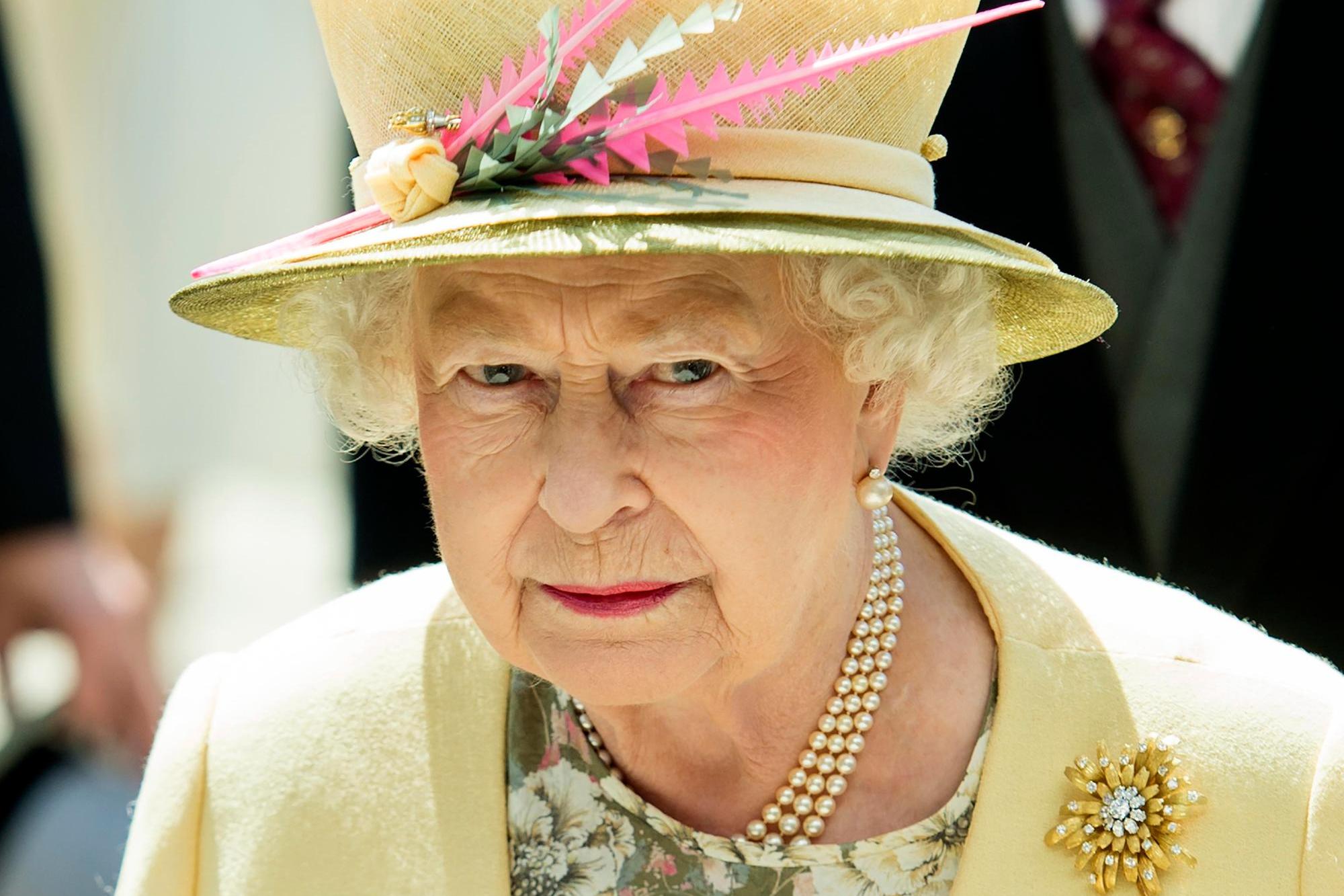 epa10170491 (FILE) - A picture dated 06 June 2015 shows Britain's Queen Elizabeth II arriving for the Derby Day at the Epsom Down Racecourse, in Epsom, outside London, Britain (reissued 08 September 2022). According to a statement issued by Buckingham Palace on 08 September 2022, Britain's Queen Elizabeth II has died at her Scottish estate, Balmoral Castle, on 08 September 2022. The 96-year-old Queen was the longest-reigning monarch in British history. EPA/FACUNDO ARRIZABALAGA