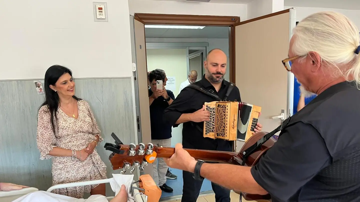 Un evento musicale in un ospedale di Oristano ha regalato momenti di sollievo ai pazienti