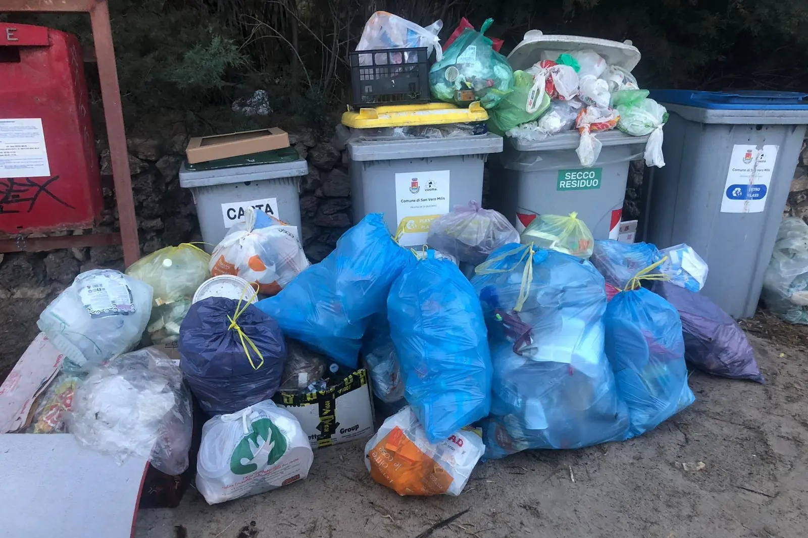 I rifiuti abbandonati nelle marine due anni fa (Foto Sara Pinna)