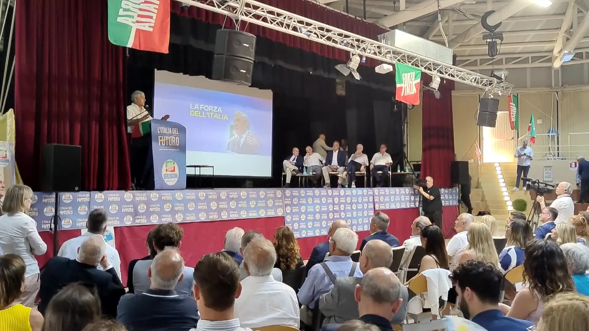 https://immagini.unionesarda.it/version/c:NjhhOTQyYzUtNzk5Yi00:MWYzMTM1ZGMtMzZmNy00/image.webp?f=16:9