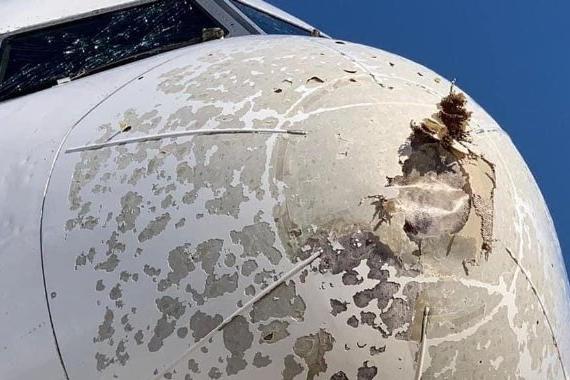 Violenta grandinata, Boeing danneggiato fa un atterraggio d’emergenza a Malpensa: dirottati voli partiti da Cagliari e Olbia