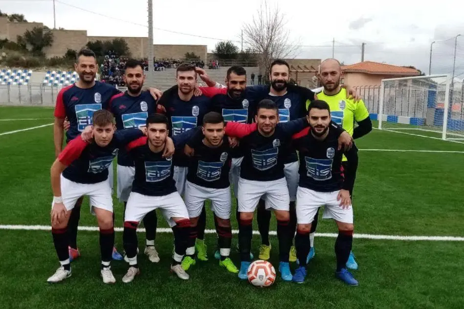 Una formazione del Sennori (foto L'Unione Sarda - Tellini)