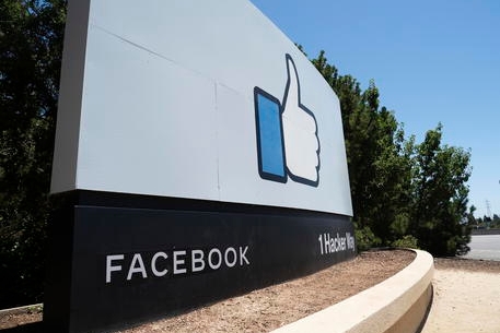 Nuova talpa accusa Facebook: “Consente disinformazione e odio per fare profitti”