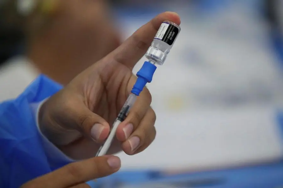 epa09660553 A health worker prepares to inject a dose of Covid-19 vaccine during a vaccination drive at the Albrook Mall in Panama City, Panama, 29 December 2021 (issued 30 December 2021). According to Dr. Eduardo Ortega-Barria, head of the National Secretariat of Science, Technology and Innovation (Senacyt), even though the Covid-19 vaccination is widely accepted throughout Panama, the country will face a critical period at the beginning of 2022 due to the rapid spread of the coronavirus Omicron variant of concern. EPA/Bienvenido Velasco