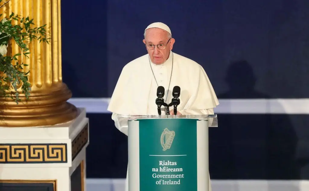 Papa Francesco ha ammesso le responsabilità della Chiesa riguardo le violenze sui minori avvenute in Irlanda da parte di preti e educatori