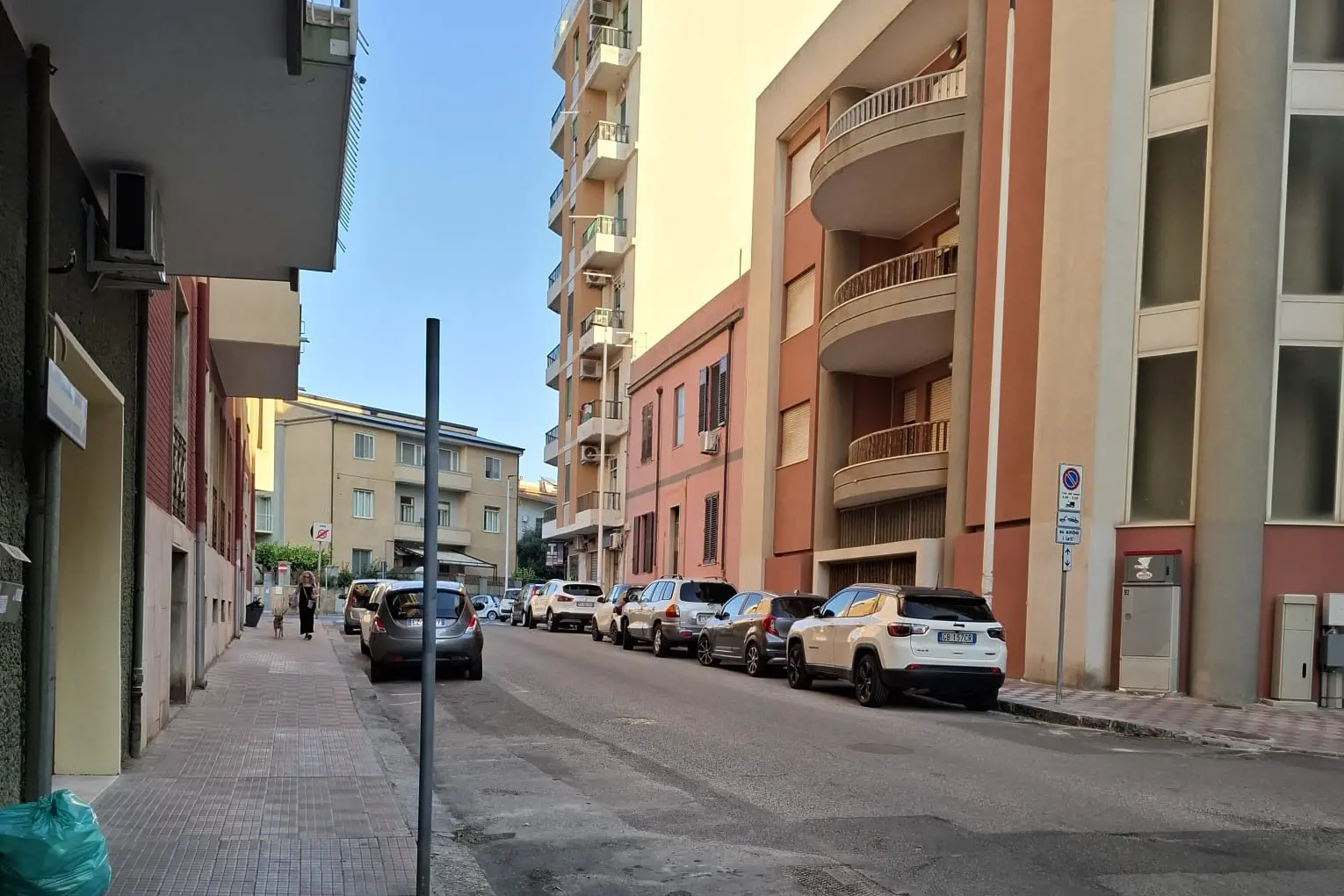 Uno dei due stalli per disabili in via Boito non ancora ripristinato (foto concessa)