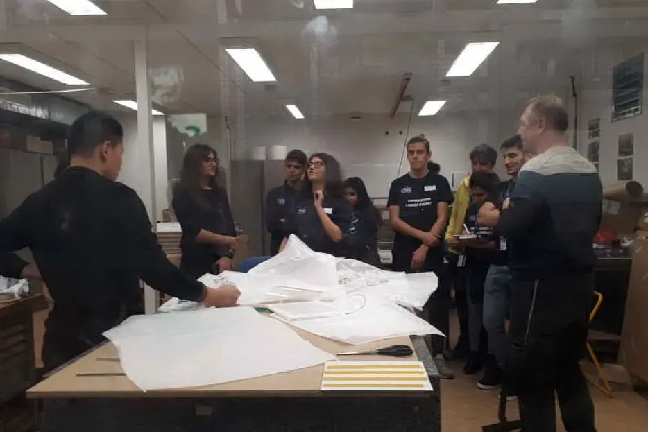 I ragazzi del liceo Pacinotti di Cagliari al lavoro al Cern di Ginevra