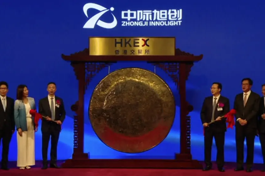 Hong Kong, maxi-Ipo dell'AI: Zhongji debutta in rosso