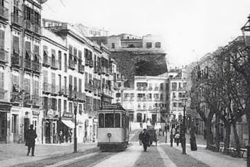 Il tram a Cagliari, in una foto d'epoca
