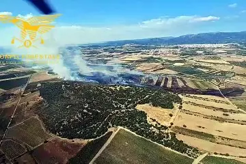 Fiamme a Serdiana, le immagini del rogo