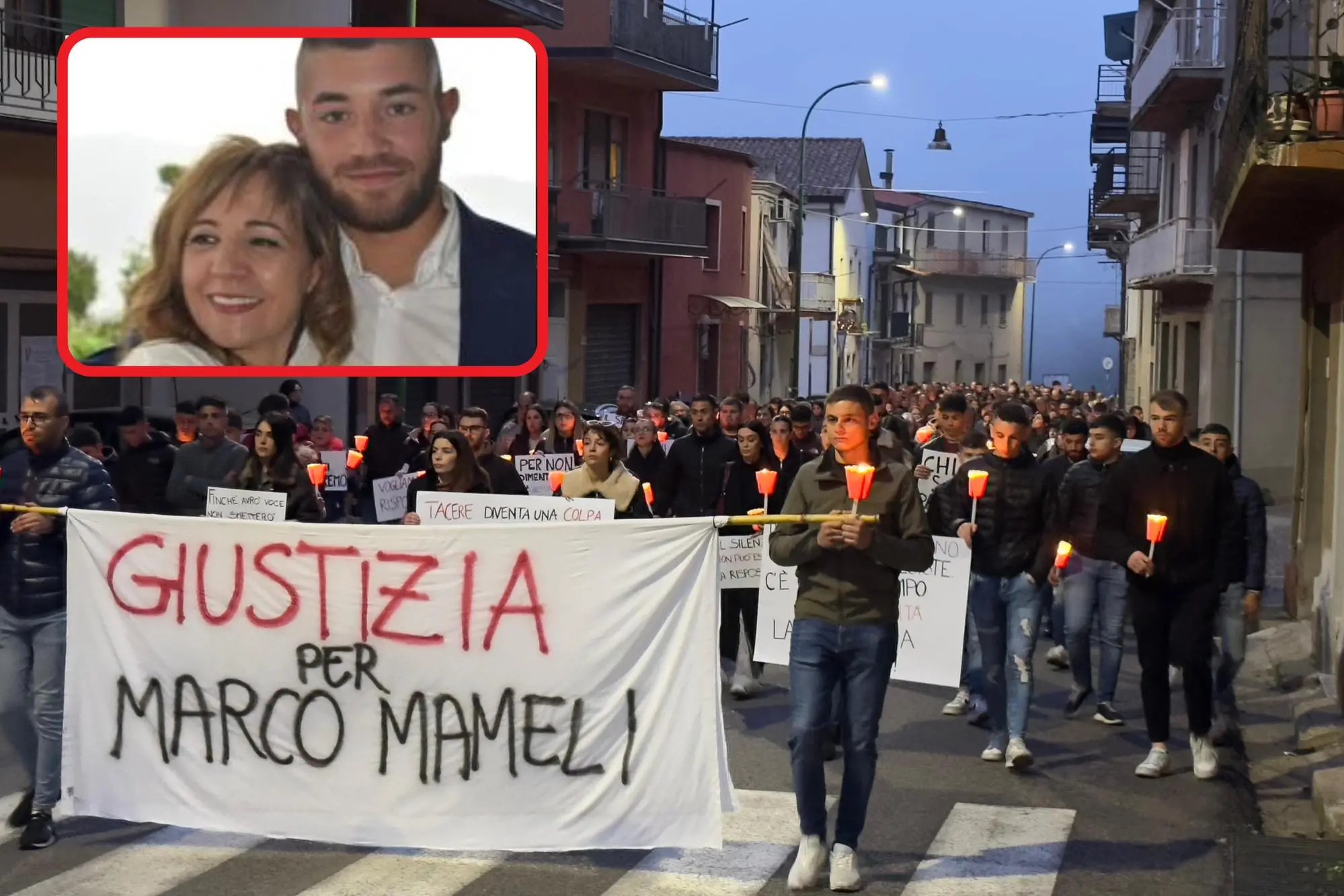 Una fiaccolata per Marco Mameli, nel riquadro con la madre