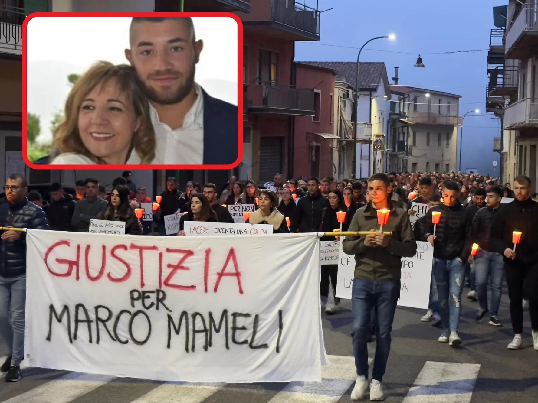 Una fiaccolata per Marco Mameli, nel riquadro con la madre