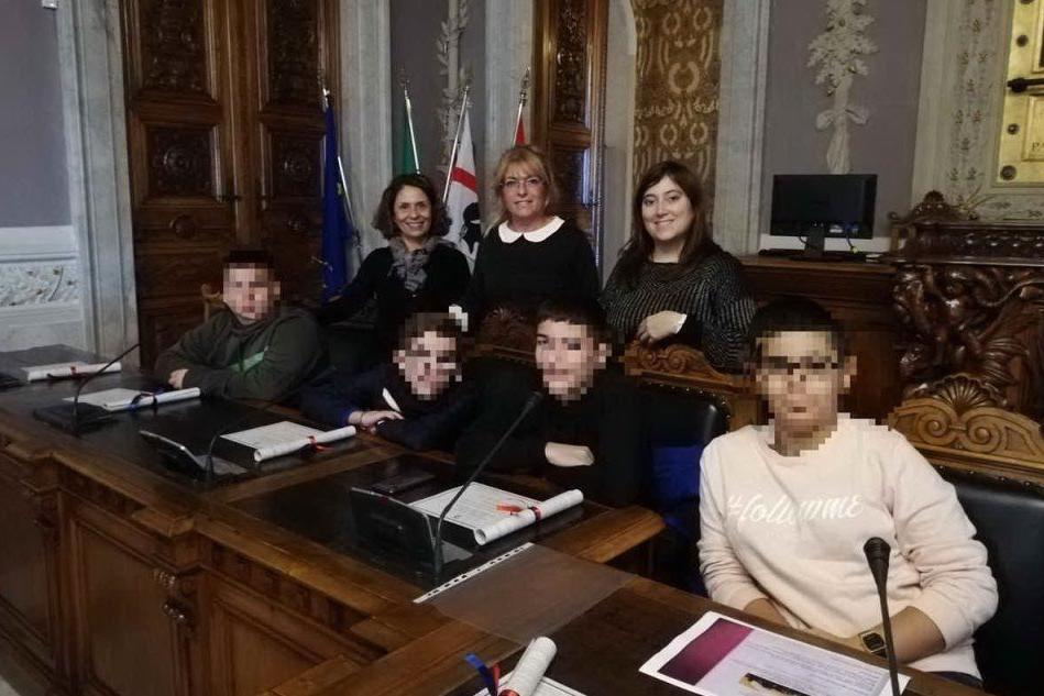 I ragazzi del secondo circolo didattico di Sinnai a Palazzo Regio per parlare dei diritti dell'infanzia