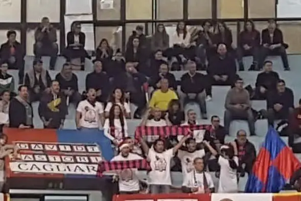 I tifosi della Cagliari Dinamo Academy (foto Alberto Garau)