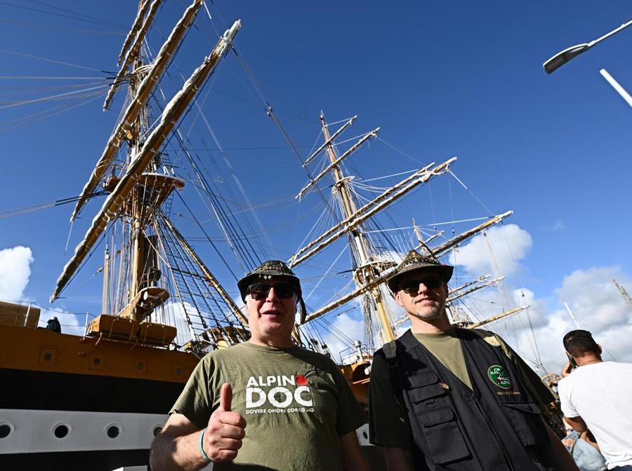 Gli alpini a Genova tra festa e polemiche