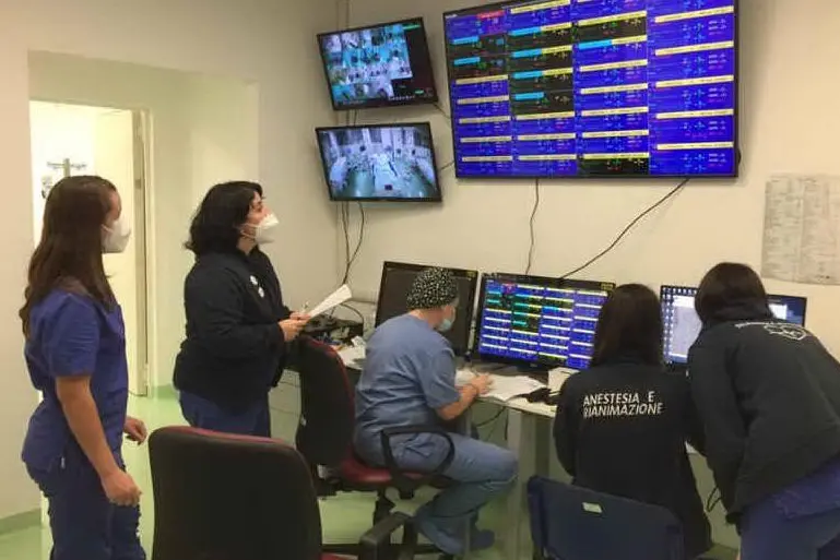 La sala controllo del nuovo reparto (Foto ufficio stampa Aou Sassari)
