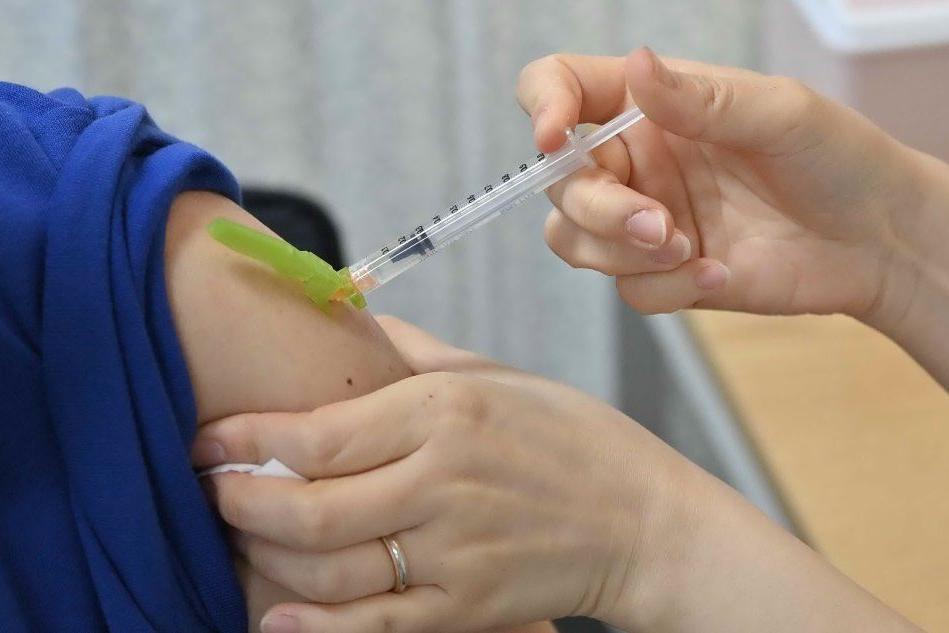 Vaccini: dosi a domicilio per i più fragili grazie al 118, verso l'accordo