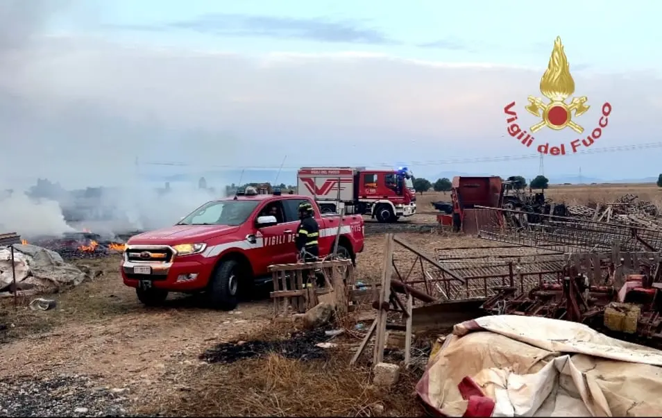 I vigili del fuoco a Monastir per l'incendio in un'azienda agricola