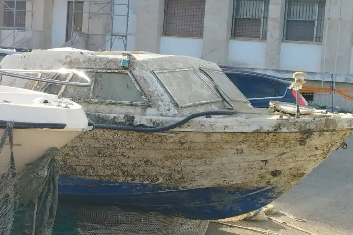 Il semicabinato messo sotto sequestro (foto concessa)